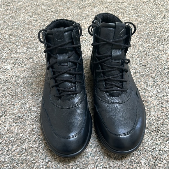 **GORTEX**Brand new never worn Ecco Gortex black leather booties. Size 40 - Picture 2 of 8